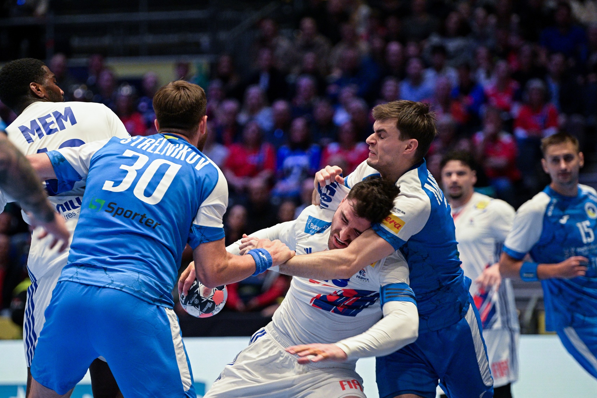 Збірна України з гандболу зазнала другої поспіль поразки на Євро, поступившись Франції