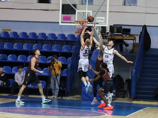 Днепр завершает 2025 год лидером Суперлиги