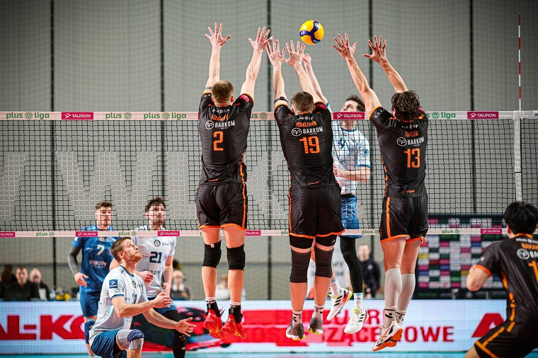 Барком-Кажани на тай-брейку обіграли чемпіонів Польщі