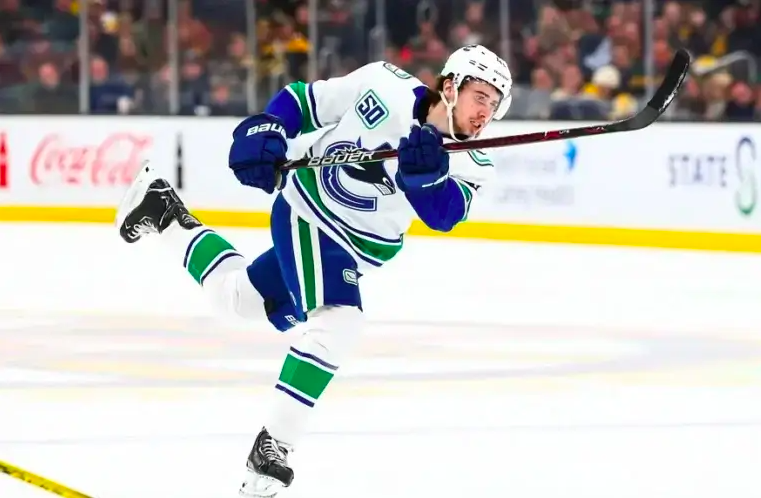 Гучні трейди в НХЛ: Ванкувер обміняв Х’юза, Едмонтон змінив воротаря