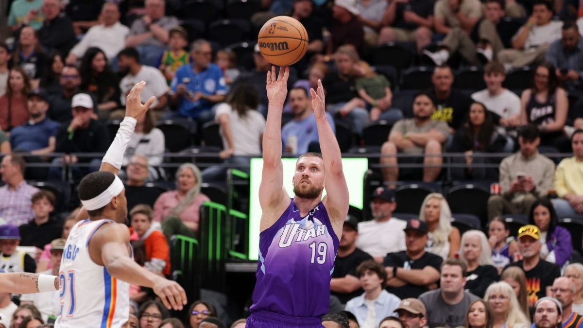 Святослав Михайлюк вышел в старте Юты и набрал 8 очков в матче НБА против Оклахомы