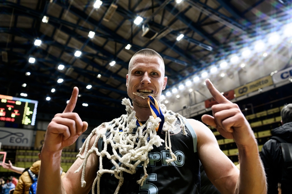 Дніпро виграв Суперлігу і втретє поспіль став чемпіоном України