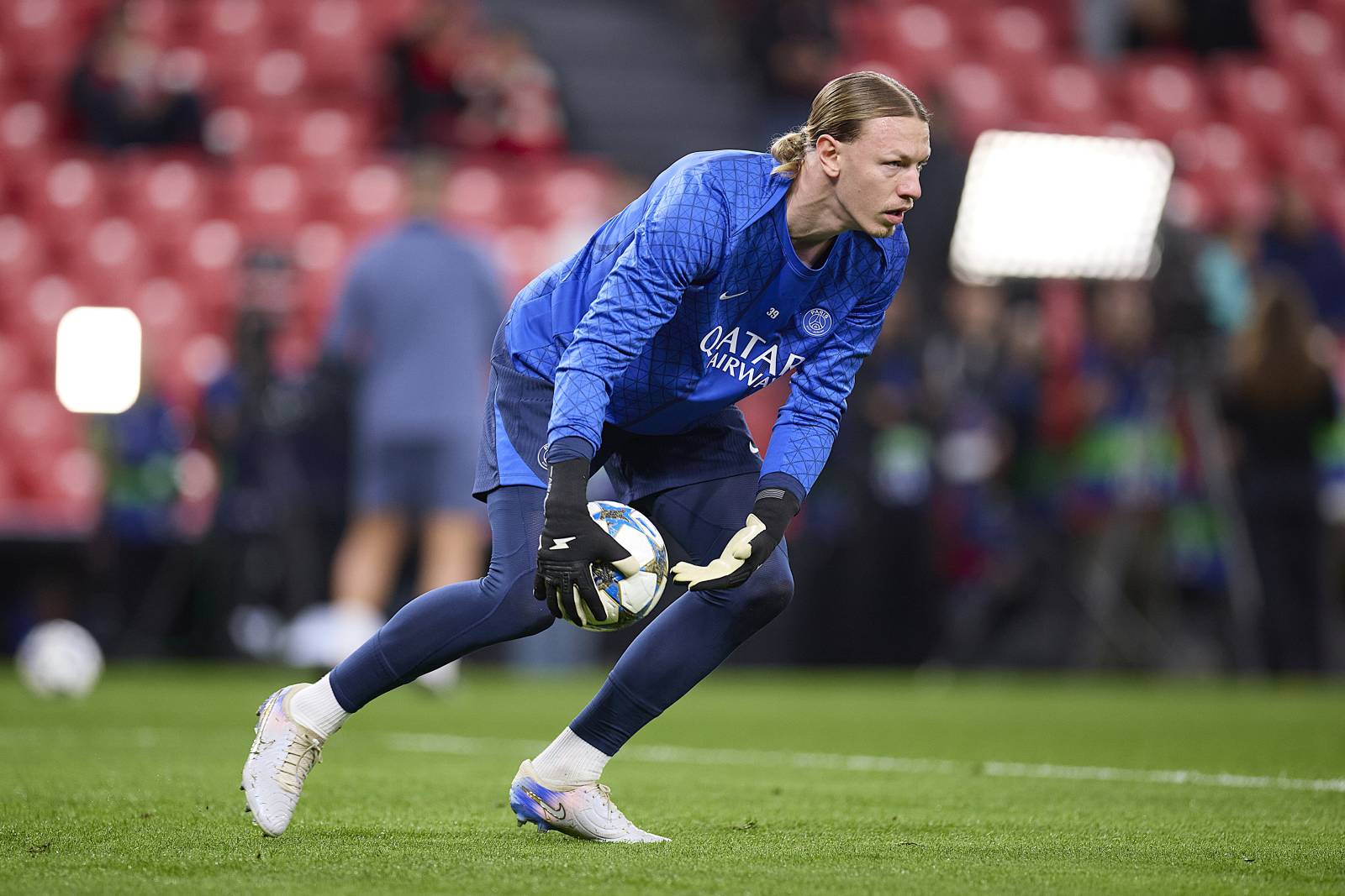 ПСЖ не отпустит Сафонова зимой, несмотря на конфликт с Забарным