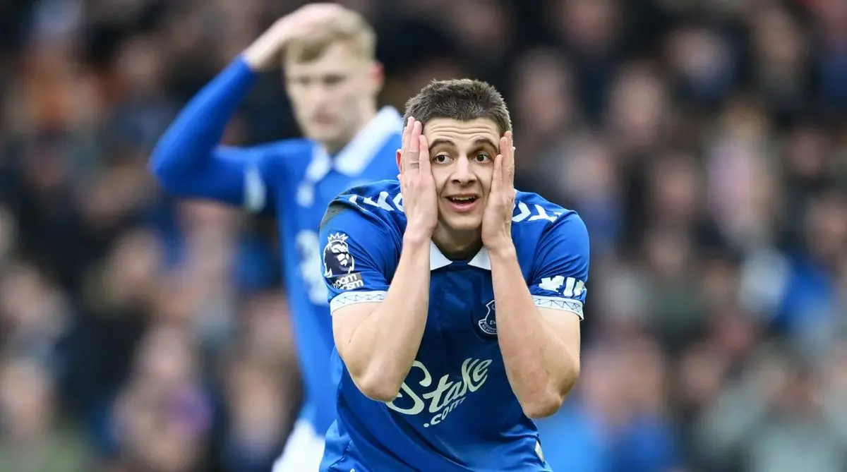 Эвертон одержал победу над Астон Виллой и приблизился к зоне Лиги чемпионов