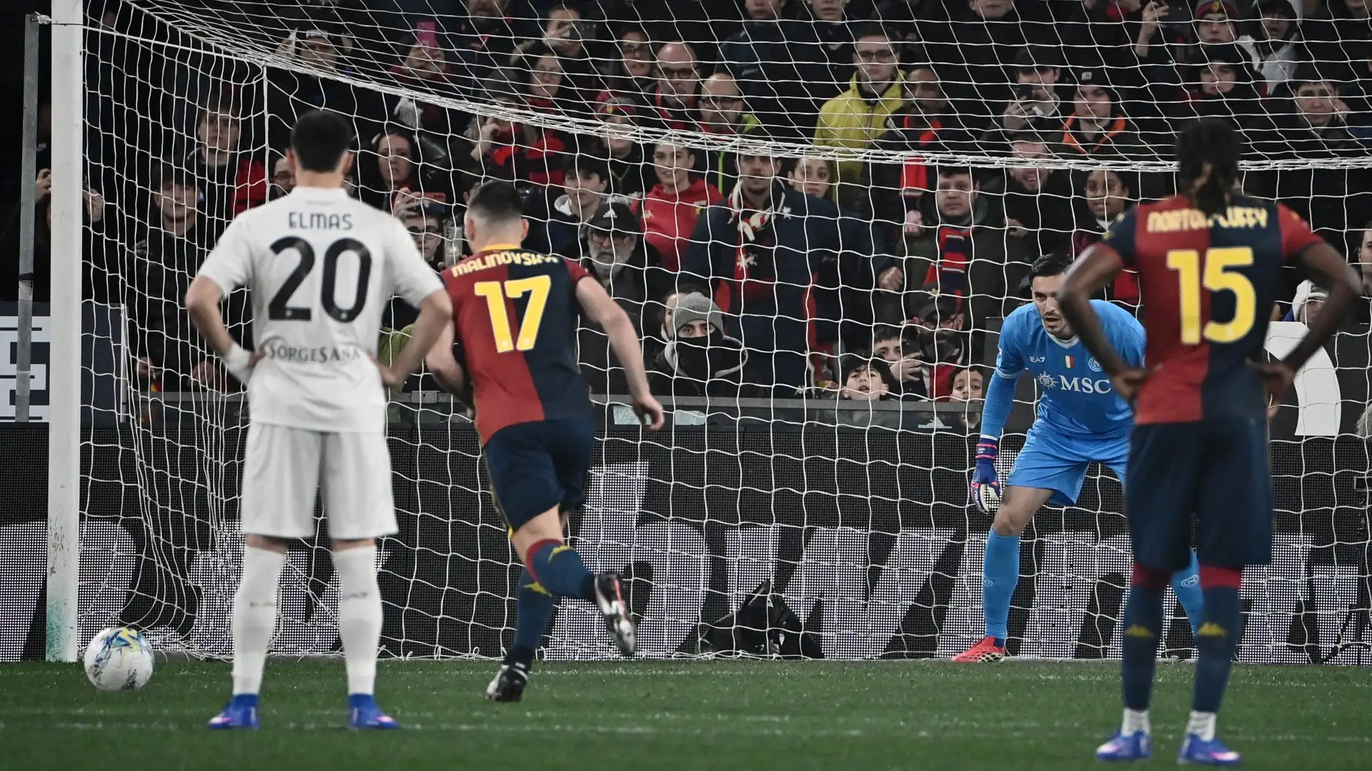 Гол Малиновского с пенальти не спас Дженоа от поражения Наполи