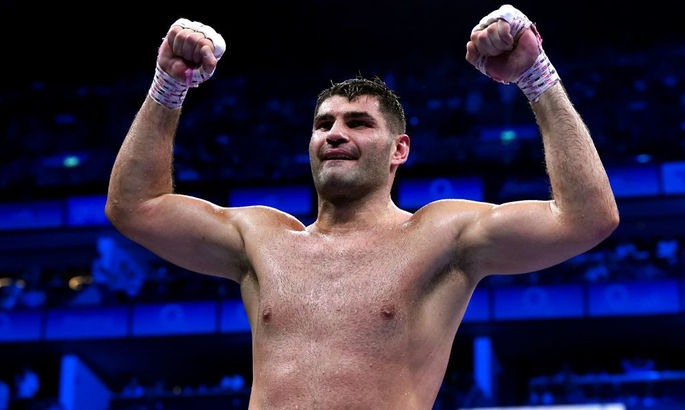 Хргович пригрозив Ітаумі перед боєм за титул IBF: «Відправлю його назад до школи»
