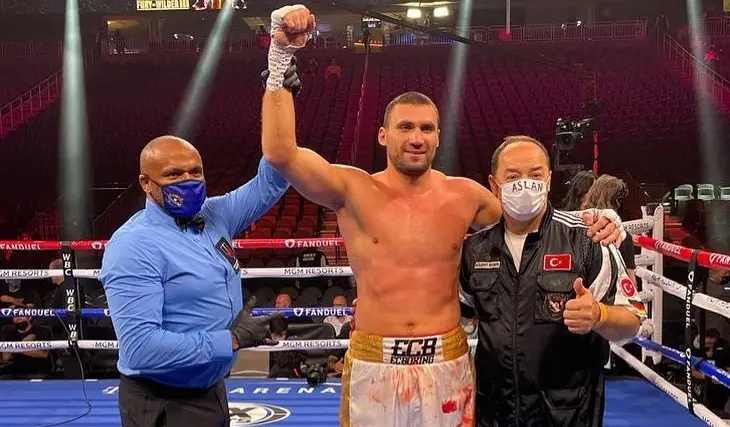 Виктор Выхрист завоевал титул WBO Inter-Continental, нокаутировав Цветкова за 15 секунд