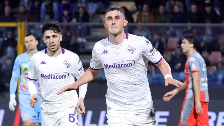 Фиорентина разгромила Кремонезе и оторвалась от зоны вылета